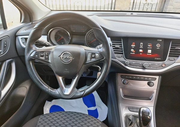 Opel Astra cena 35900 przebieg: 197000, rok produkcji 2017 z Zawiercie małe 667